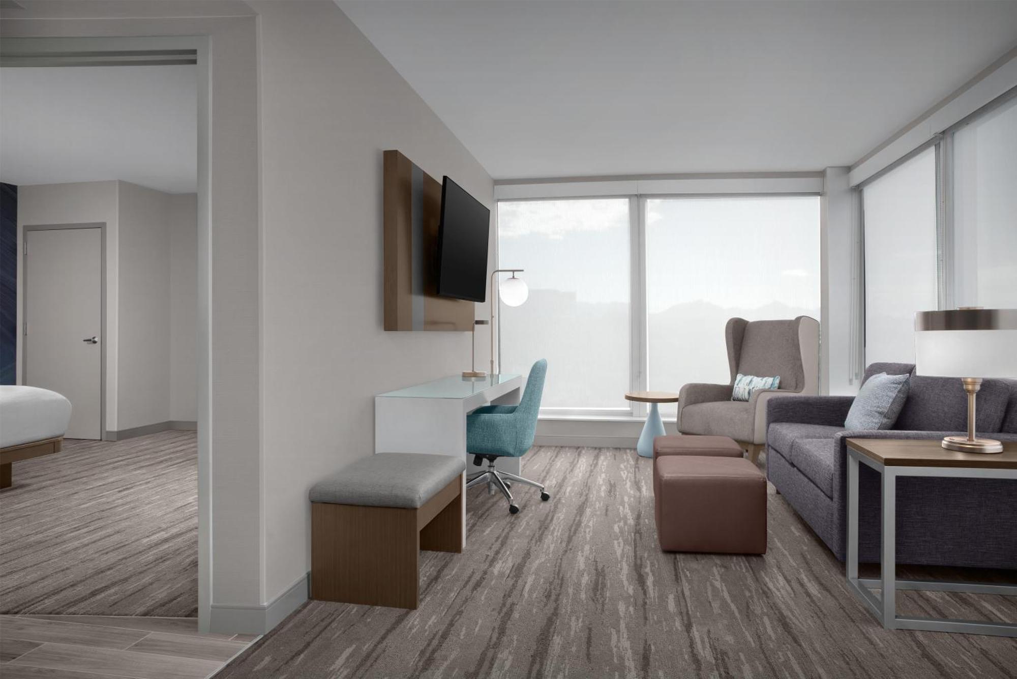 One-Bedroom Corner King Suite